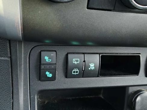 Used 2011 Chevrolet Traverse LT w/ LPO, 'HIT The Road' Package FWD image 27