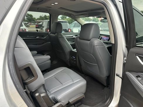 Used 2020 Buick Enclave Premium w/ Sun and Sites Package FWD image 17