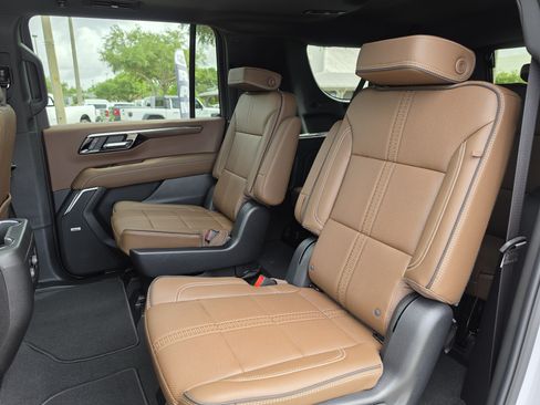 New 2026 Chevrolet Suburban High Country RWD image 24