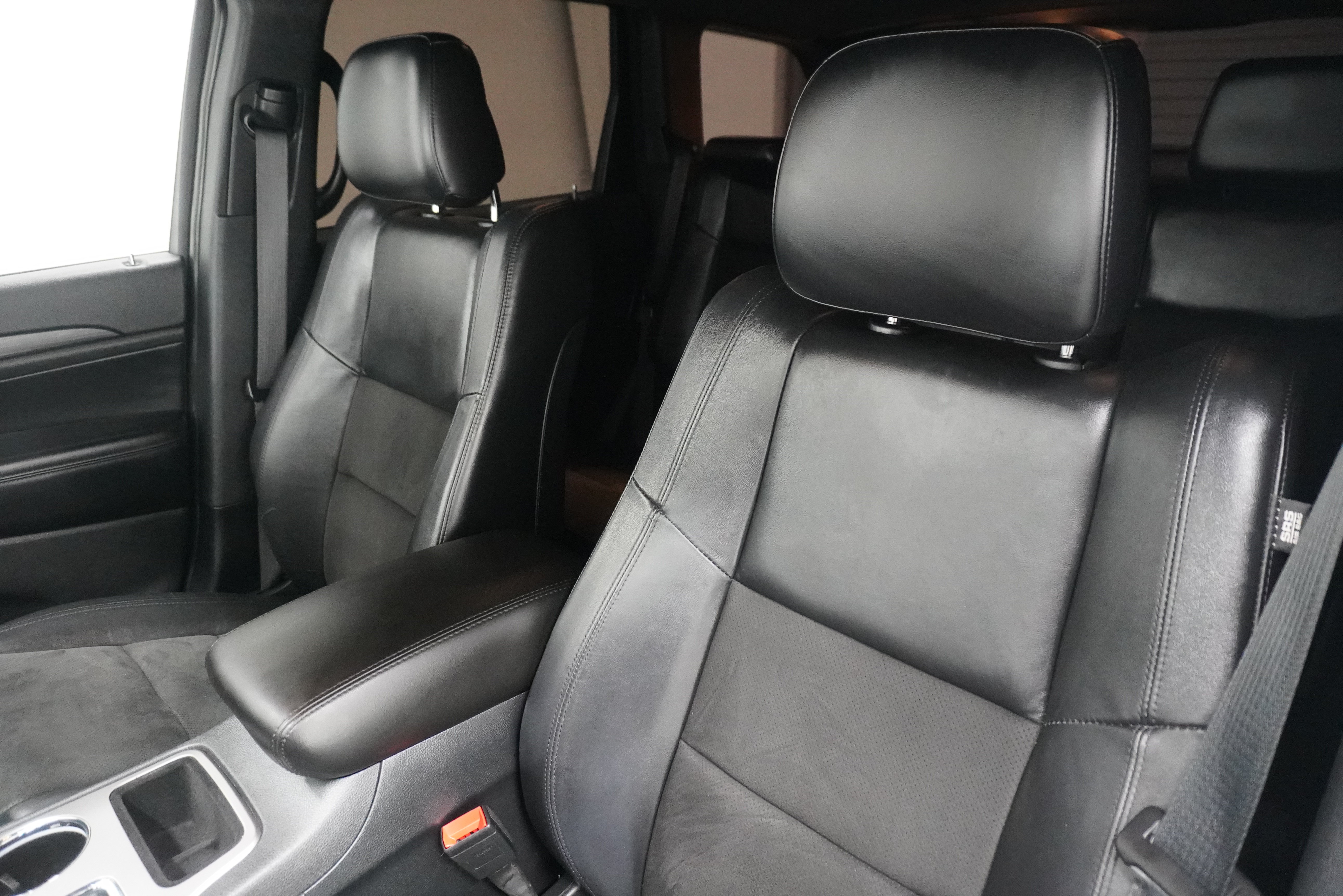 Used 2022 Jeep Grand Cherokee Laredo X RWD image 12