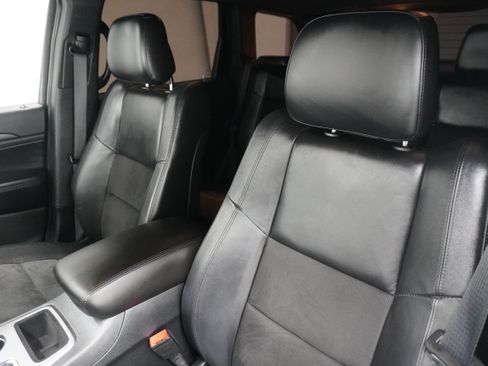 Used 2022 Jeep Grand Cherokee Laredo X RWD image 12