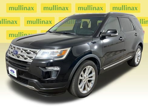 Used 2018 Ford Explorer XLT w/ Equipment Group 202A image 14