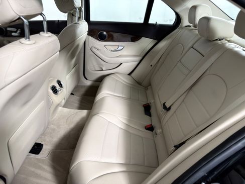 Used 2016 Mercedes-Benz C 300 4MATIC Sedan image 23