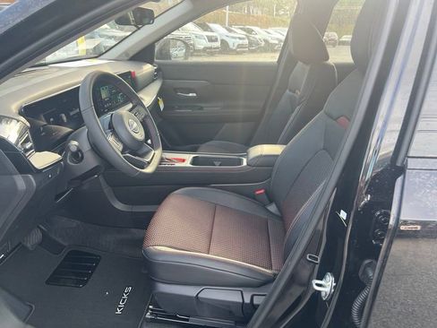 Certified 2025 Nissan Kicks SR image 11