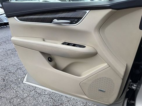 Used 2017 Cadillac XT5 FWD image 14