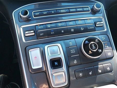 Used 2021 Hyundai Santa Fe Limited image 15