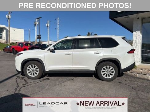 Used 2024 Toyota Grand Highlander AWD image 2