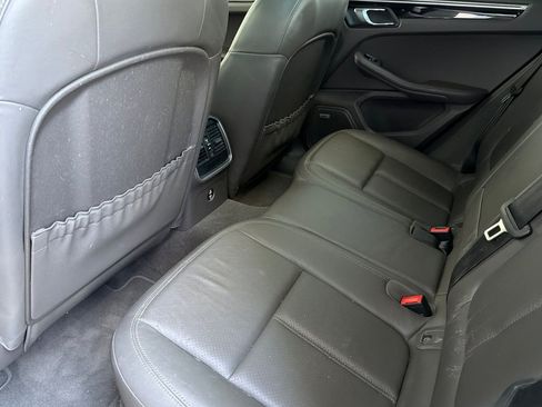 Used 2021 Porsche Macan AWD/4WD image 13
