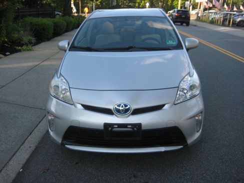 Used 2012 Toyota Prius Three image 2