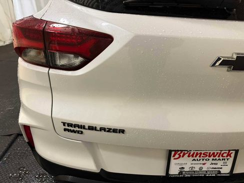 Used 2023 Chevrolet TrailBlazer RS w/ Sun and Liftgate Package image 17
