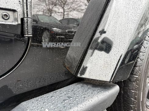 Used 2015 Jeep Wrangler Unlimited Sahara image 5