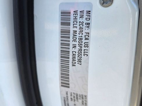 Used 2023 Chrysler Pacifica Touring-L image 33