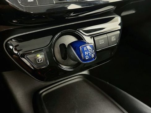 Used 2019 Toyota Prius LE AWD/4WD image 17