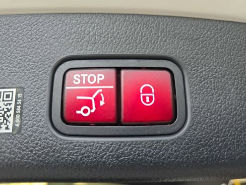 Used 2025 Mercedes-Benz GLC 300 image 14