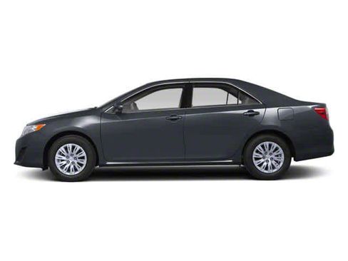 Used 2012 Toyota Camry LE image 2