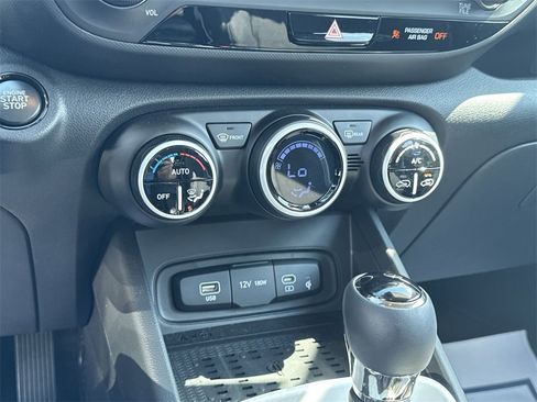 Used 2025 Hyundai Venue Limited image 25