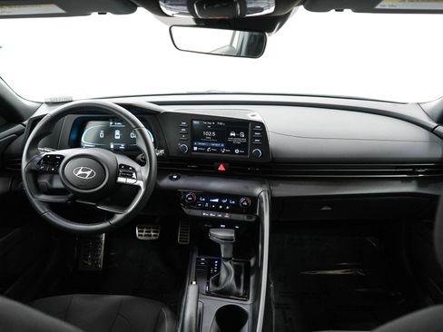 Used 2025 Hyundai Elantra Sport FWD image 13
