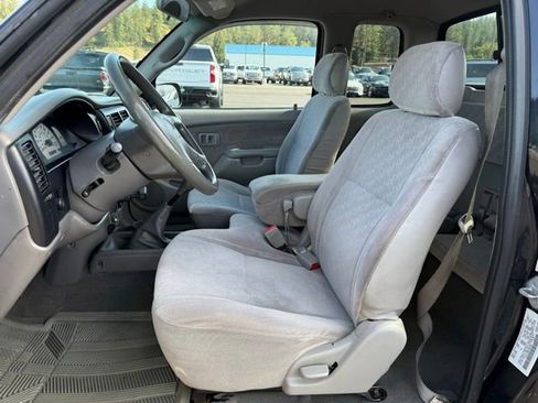 Used 2001 Toyota Tacoma 2WD Xtracab image 2