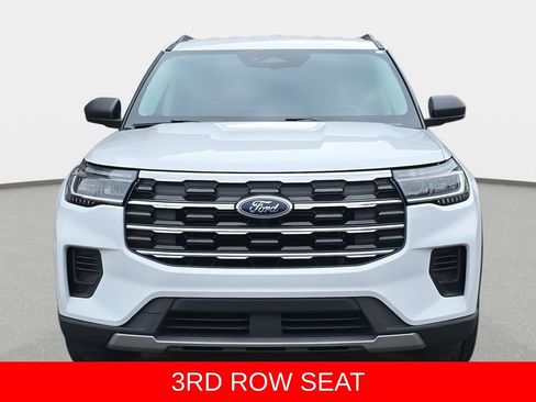 Used 2025 Ford Explorer Active RWD image 2