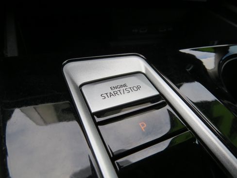 Used 2024 Volkswagen Atlas SEL Premium R-Line image 31