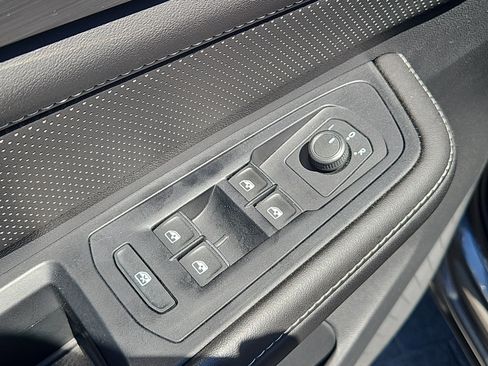 Certified 2024 Volkswagen Atlas Cross Sport SE w/ Panoramic Sunroof Package AWD/4WD image 22