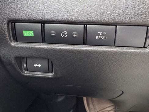 Used 2022 Nissan Sentra SR w/ SR Premium Package image 24