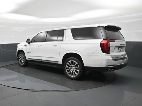 Used 2025 GMC Yukon XL Denali AWD/4WD image 6