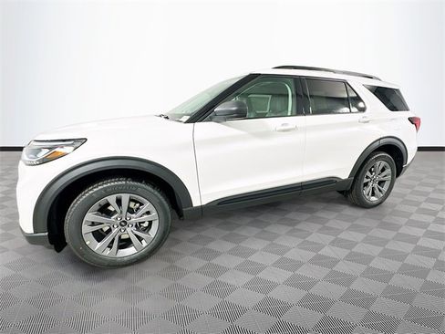 New 2026 Ford Explorer Active w/ Active Comfort Package image 24