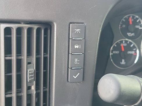 Used 2017 Chevrolet Express 3500 image 10