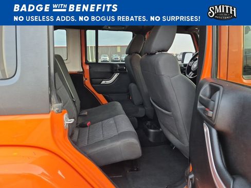 Used 2012 Jeep Wrangler Unlimited Sahara w/ Connectivity Group AWD/4WD image 11