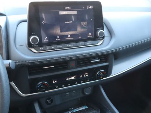 Used 2024 Nissan Rogue SV FWD image 6