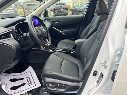 Certified 2025 Toyota Corolla Cross XLE image 10