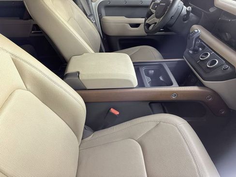 Used 2023 Land Rover Defender 110 S image 6