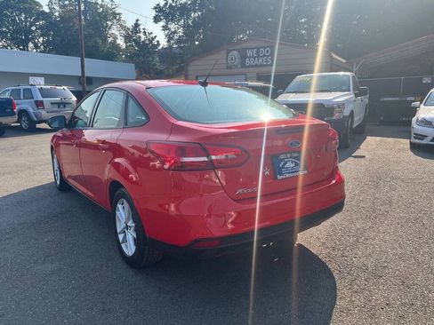 Used 2015 Ford Focus SE FWD image 42