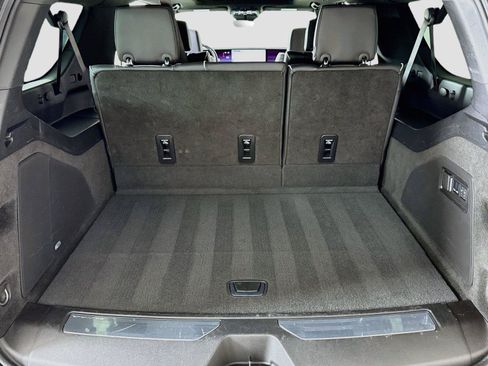 Used 2025 Cadillac Escalade ESV Premium Luxury AWD/4WD image 29