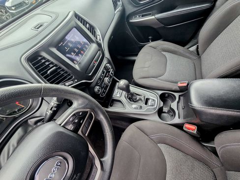 Used 2019 Jeep Cherokee Latitude w/ Popular Appearance Group image 25