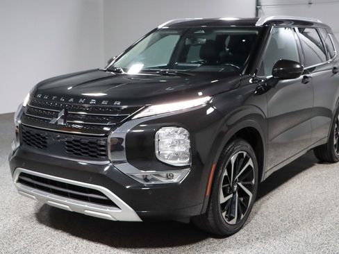 Used 2023 Mitsubishi Outlander SEL image 32