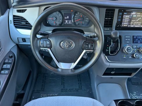 Used 2015 Toyota Sienna LE image 14