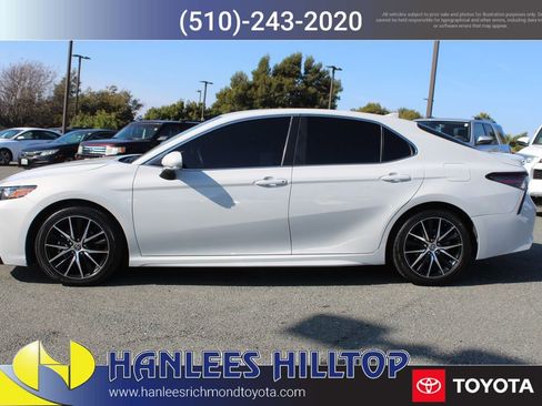 Used 2023 Toyota Camry SE image 2