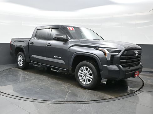 Used 2022 Toyota Tundra SR5 w/ SR5 Convenience Package image 8