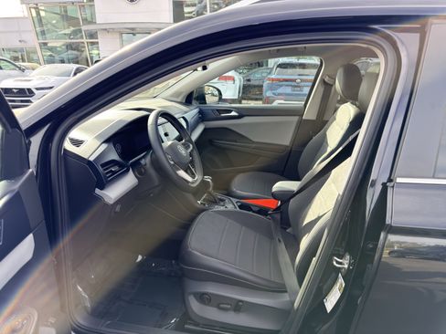 Used 2023 Volkswagen Taos SE w/ Panoramic Sunroof Package image 13