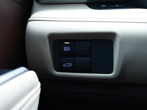 Used 2022 Toyota Highlander XLE FWD image 15