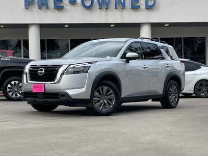 Used 2025 Nissan Pathfinder SV