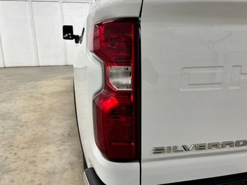 Used 2025 Chevrolet Silverado 2500 LT w/ Convenience Package AWD/4WD image 7