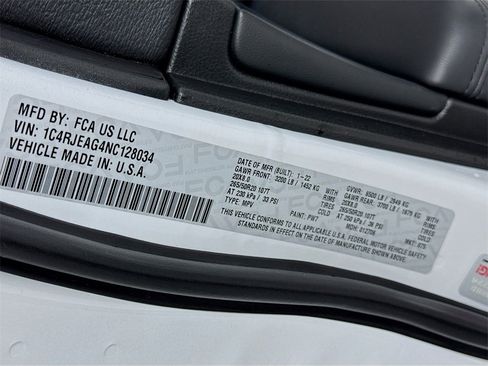 Used 2022 Jeep Grand Cherokee Laredo X image 45