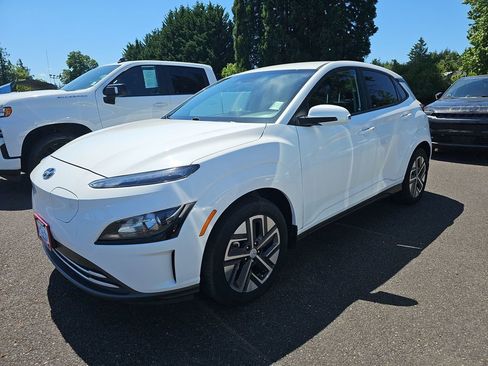 Used 2023 Hyundai Kona SE FWD image 1