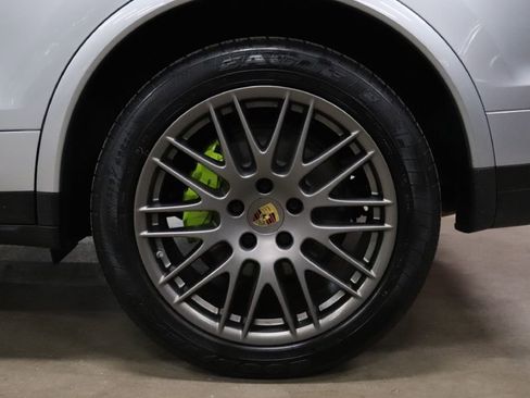 Used 2017 Porsche Cayenne S Platinum image 38
