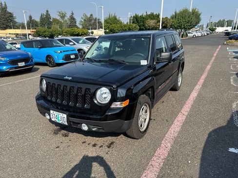 Used 2017 Jeep Patriot Sport AWD/4WD image 3