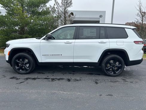 New 2025 Jeep Grand Cherokee L Altitude image 4