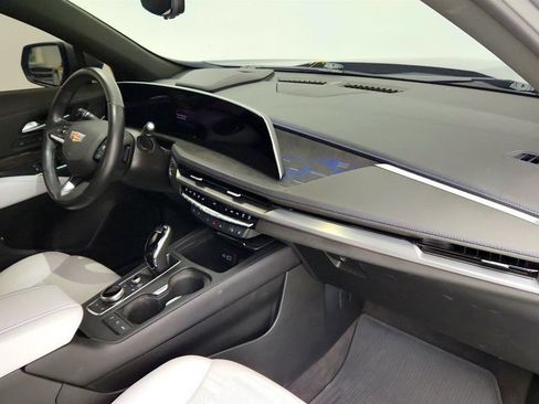 Used 2024 Cadillac XT4 Sport FWD image 26